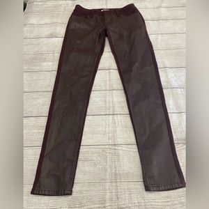 Levis 535 Womens Jeans 26  super skinny burgundy leather front.